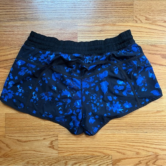 Lululemon black and blue patterned shorts size 10 - Picture 3 of 4